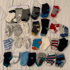 24 Pairs of Infant Socks & 6 Mittens